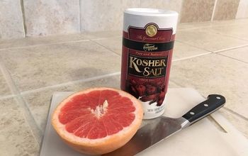 Eliminar los restos de jabón con un pomelo y sal kosher