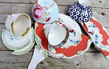 Convierte tus tazas y platos viejos en una impresionante jardinera de pared