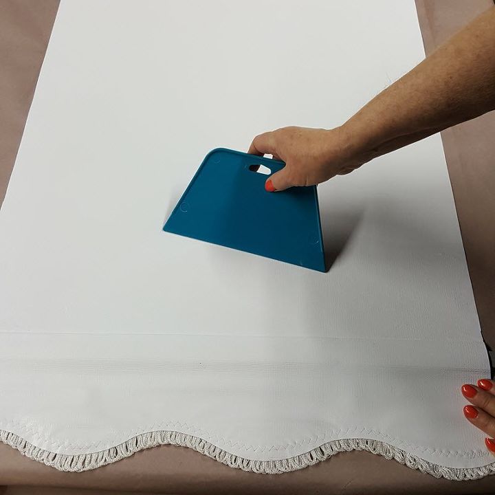 como projetar lindas cortinas de rolo com papel de parede