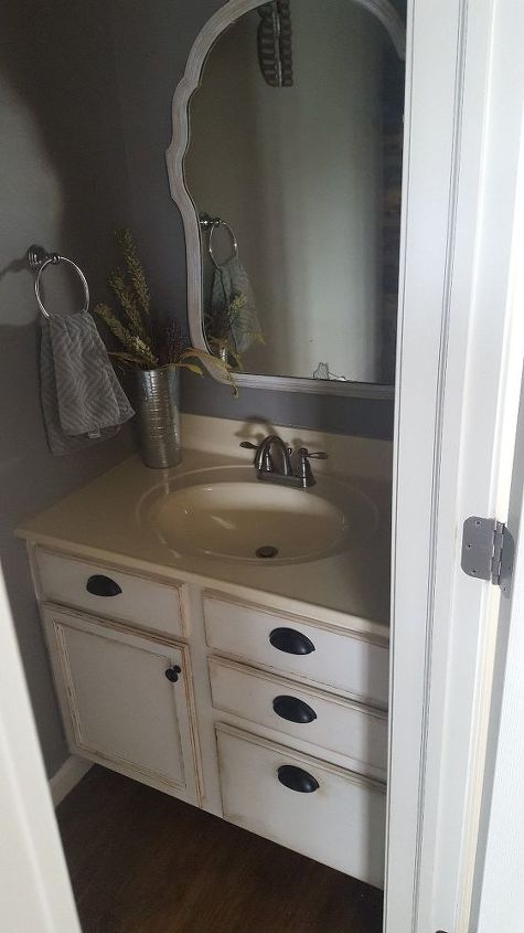 heirloom traditions chalk paint bathroom vanity makeover