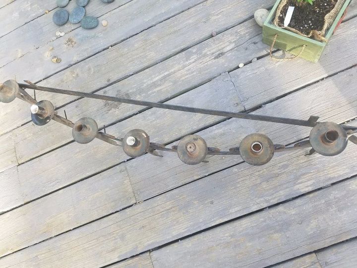 q i need help using this long metal fixture outdoors