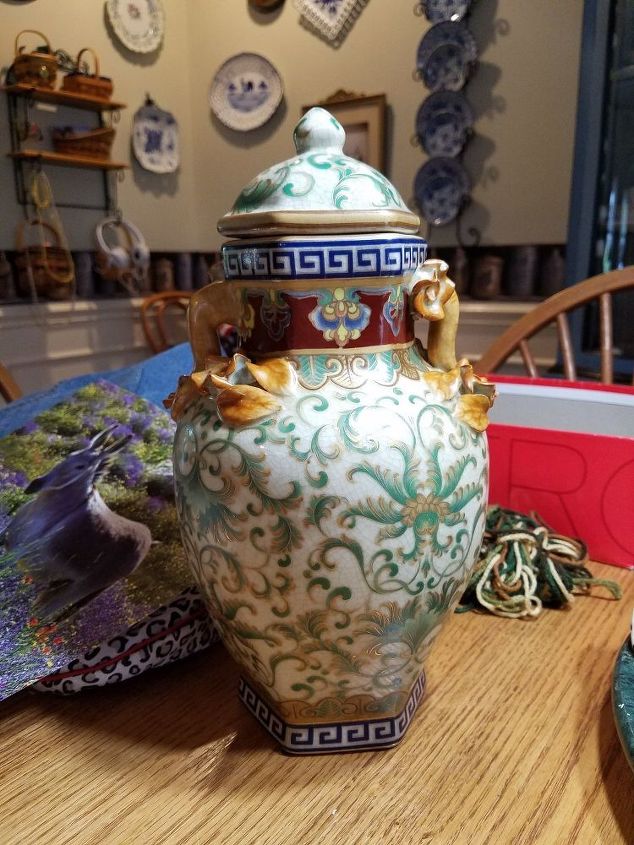 q does anyone have any idea what kind of jar or vase this is