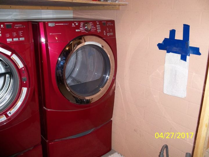 q como puedo proteger las puertas de mi lavadora y secadora para que no choquen con la