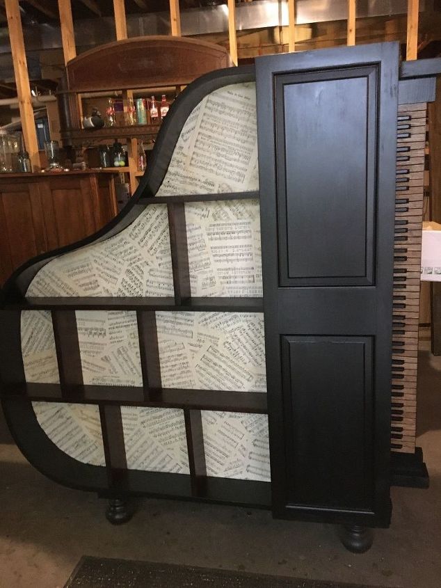 piano bookcase, Finished bookcase with the door closed