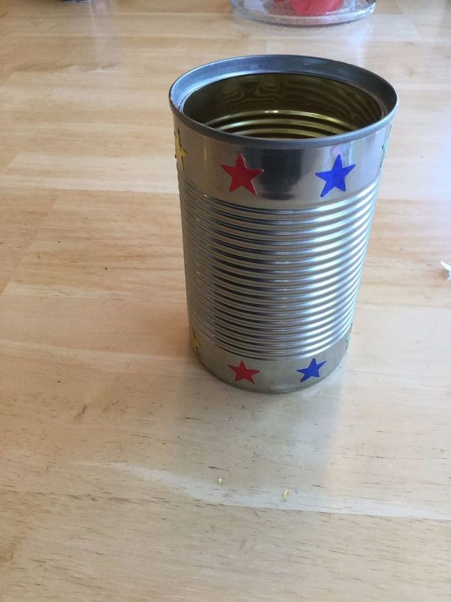 reutilize uma lata para transform la em um alimentador de pssaros