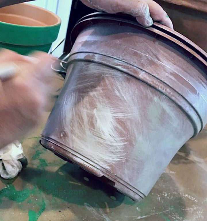 transforma tus macetas de terracota con estos increbles efectos de pintura