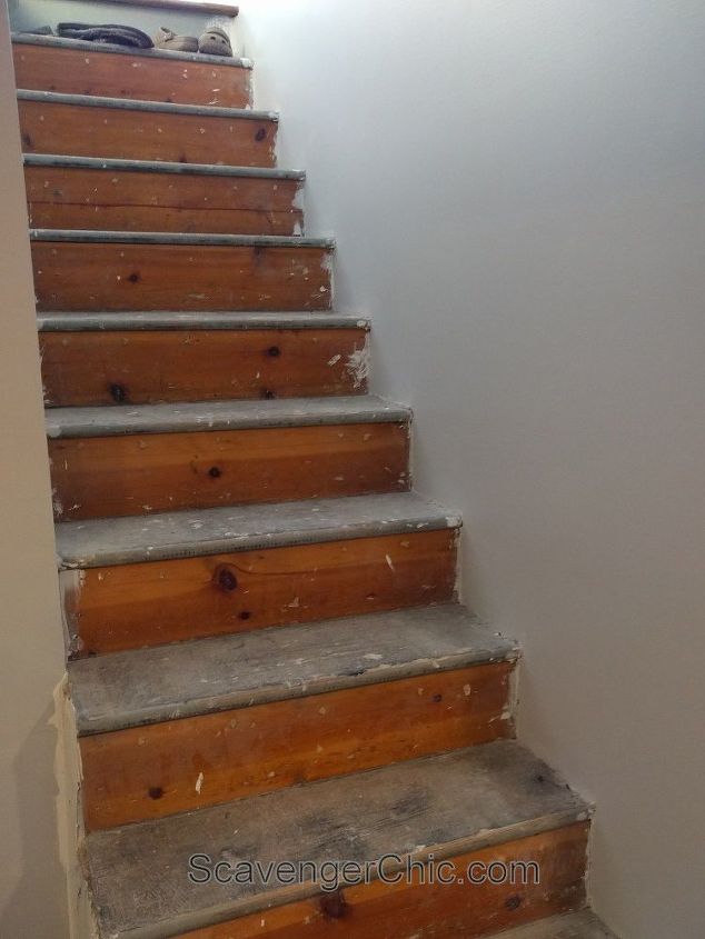 projeto de fim de semana instalando novos degraus de escada