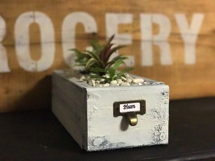 mini planter box table decor idea