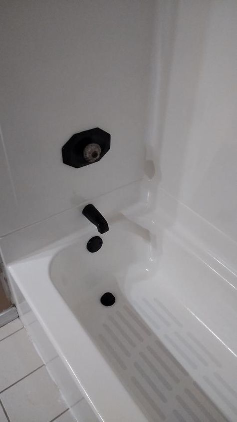 Can I Paint A Fiberglass Tub Hometalk, How To Clean Black Fiberglass Bathtub