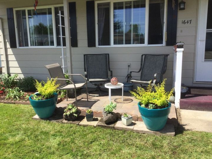 easy small patio with pavers