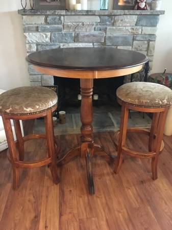 yard sale pub table and stools makeover
