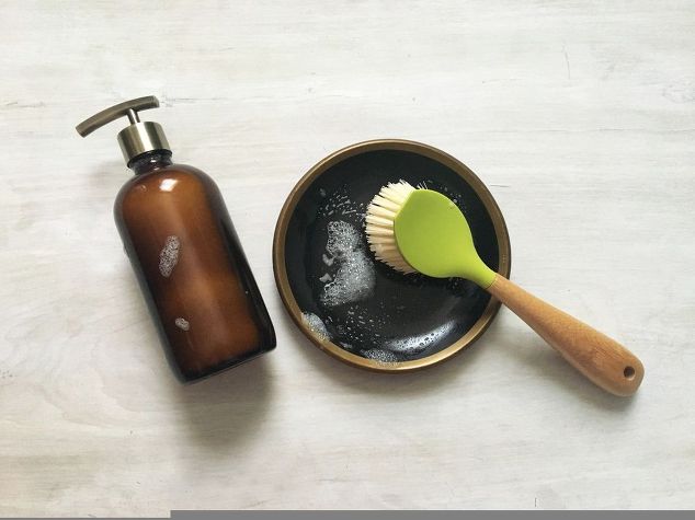 11 produtos de limpeza base de bicarbonato de sdio para fazer sua casa brilhar, Sabonete de prato com leo essencial fa a voc mesmo