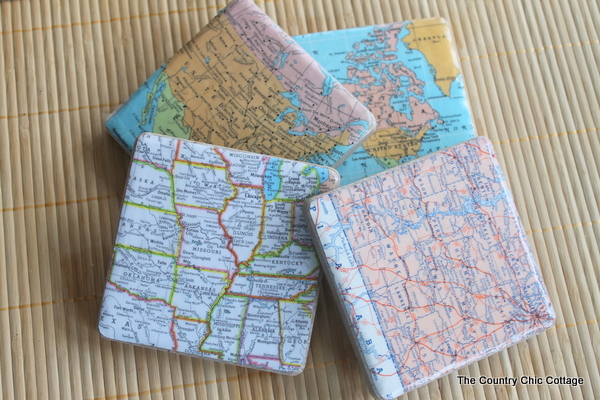 crafters copie essas ideias de presentes para seus amigos, Porta copos de mapas fa a voc mesmo