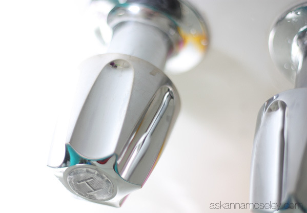 31 brilliant ways to upcycle transform and fix your bathtub, Eliminate Water Spots