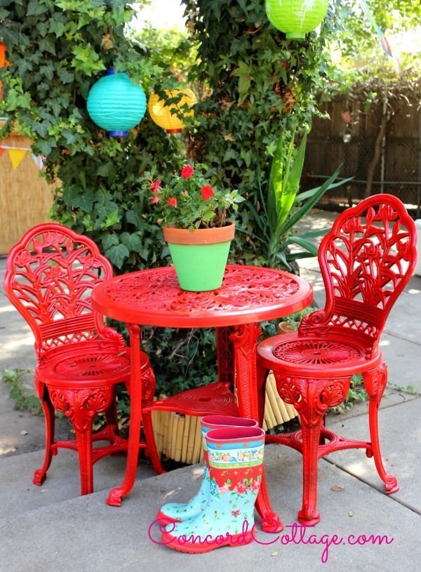 30 impresionantes ideas de sillas para el patio que debes probar ahora mismo, Actualice un viejo juego de bar con un color divertido