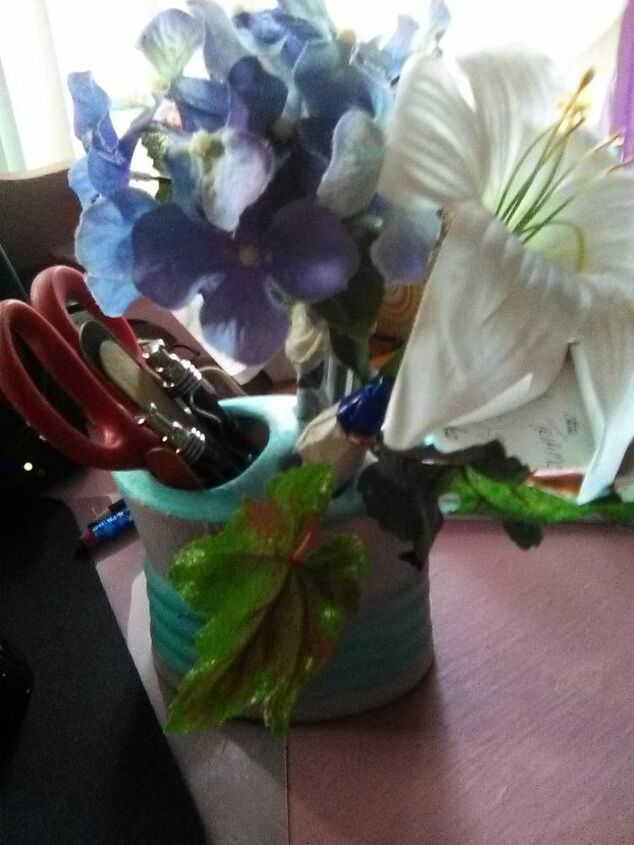 e flower pen arrangement