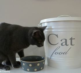 30 ideas que todo dueo de una mascota debe conocer, Recrea una lata de comida Ballard para gatos
