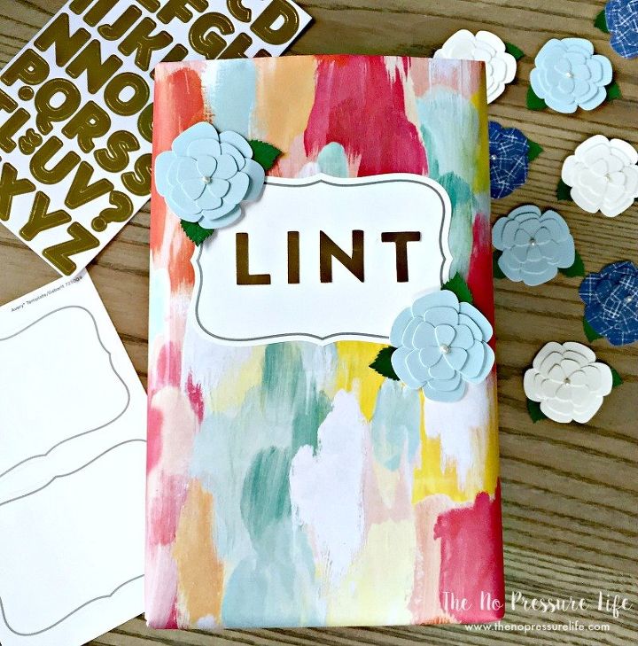 make a cute and free laundry room lint bin