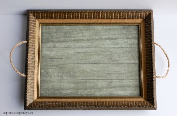 bandeja de madera hecha con un viejo marco de fotos