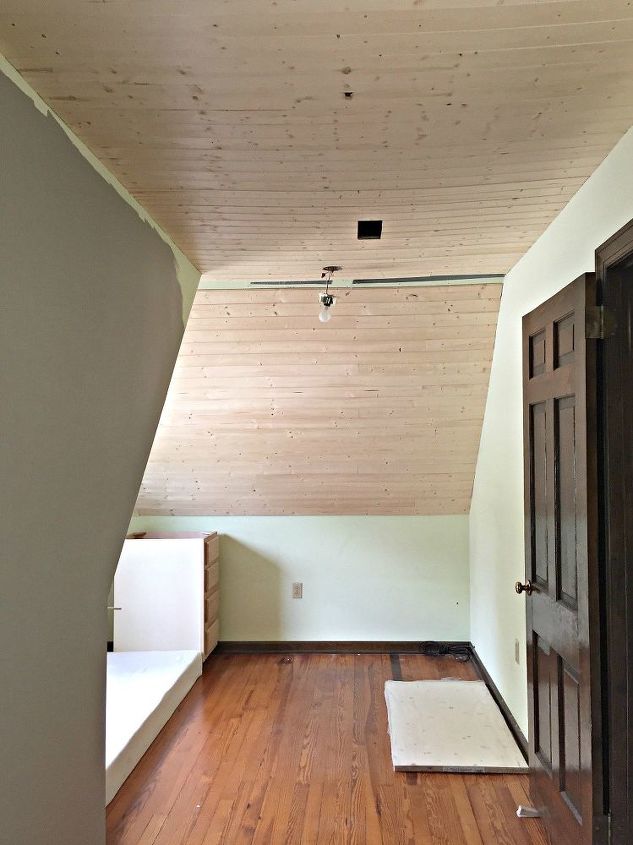 30 ideas creativas para el techo que transformarn cualquier habitacin, Cubrir los techos de palomitas de ma z con tablillas