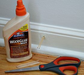 31 trucos para ayudarte a arreglar la madera de tu casa, Rellenar un agujero en la pared con pegamento