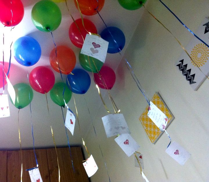 s 10 beautiful projects that use balloons, Attach Memories For A Birthday With Balloons