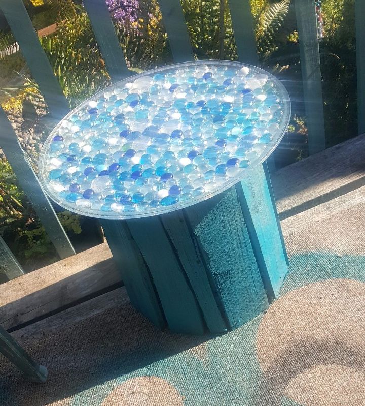 mesa de ptio com balde de cinco gales