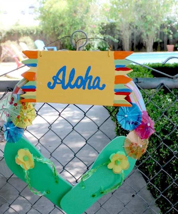 31 coastal decor ideas perfect for your home, Make A Wreath With Flip Flops