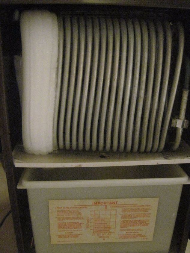q why does my dehumidifier keep icing up