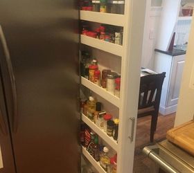 https://cdn-fastly.hometalk.com/media/2017/06/03/3873411/custom-pull-out-spice-rack-tucked-on-the-side-of-our-refrigerator.1.jpg?size=720x845&nocrop=1