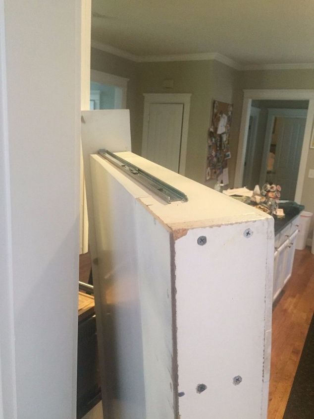 rack de temperos personalizado escondido na lateral da nossa geladeira