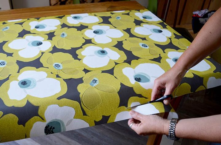 amazing table upcycle with wallpaper