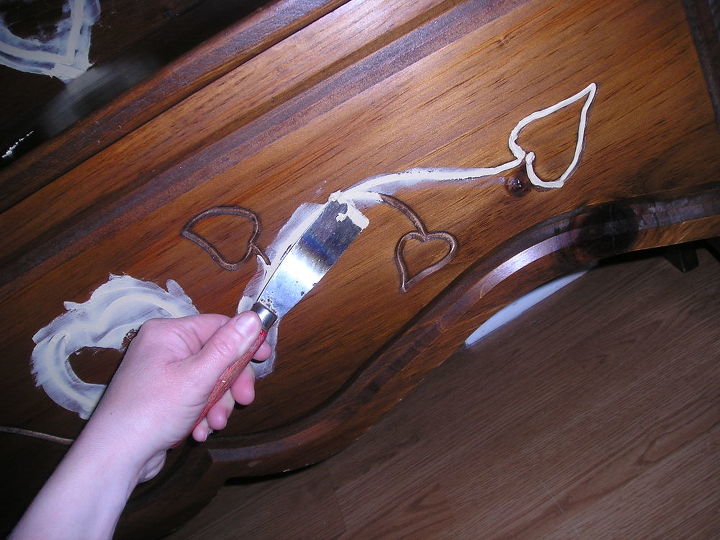 31 tricks to help you fix the wood in your home, Fix Wood Carvings With Filler