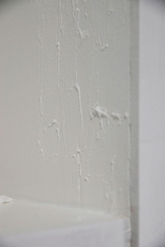 31 tricks to help you fix the wood in your home, Repair Splintered Wood With Spackle