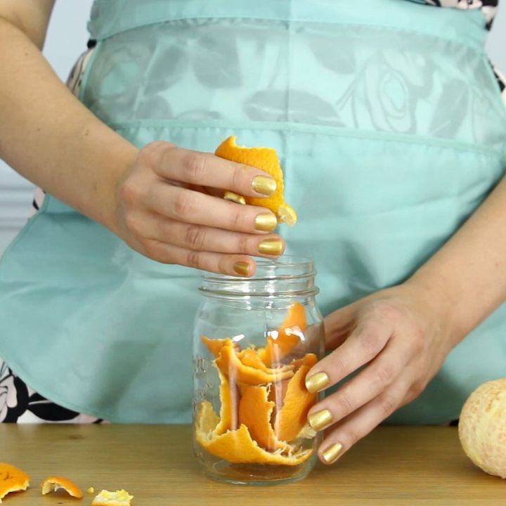 30 trucos esenciales para limpiar tu casa, Limpie su horno con naranjas