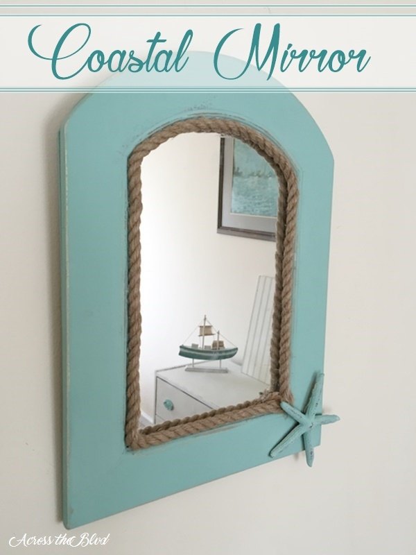 31 ideas de decoracin costera perfectas para tu casa, Renueva un espejo con azul marino