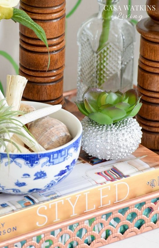 31 ideas de decoracin costera perfectas para tu casa, Crea un jarr n con un erizo de mar