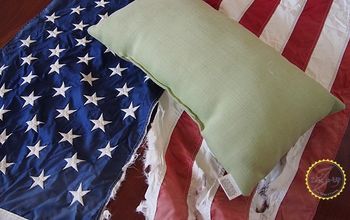 Una bandera recuperada transformada en un cojín americano