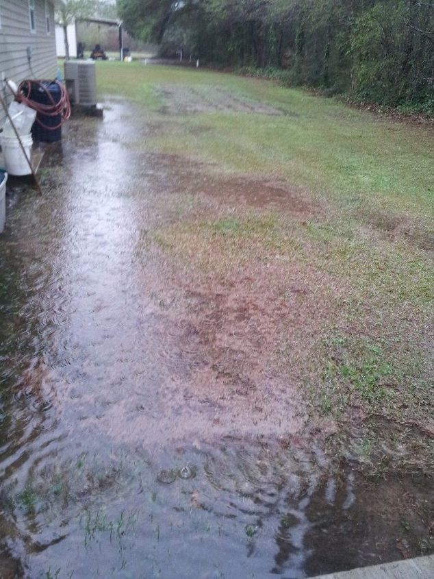 cul es la mejor manera de evitar que el agua se acumule en el jardn