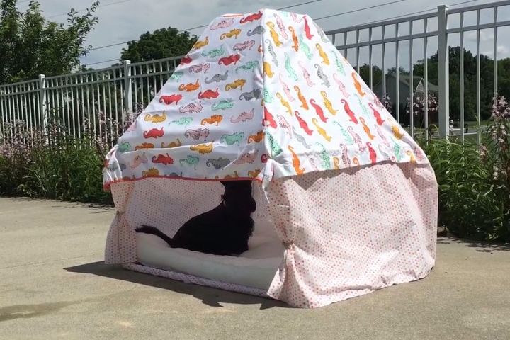 keep your dog cool in style by making a doggie cabana