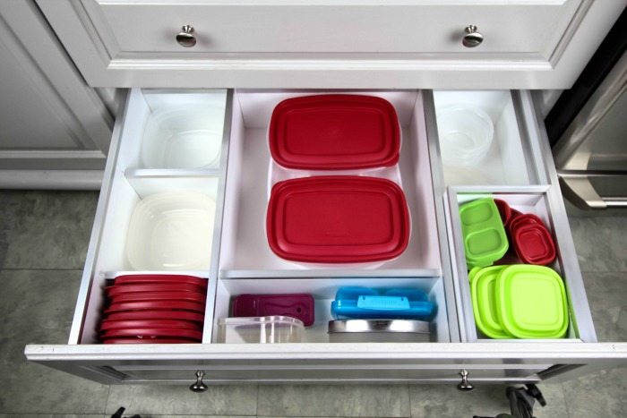 15 truques de organizao para ajudar a limpar sua cozinha, Organizador de gavetas DIY para a cozinha