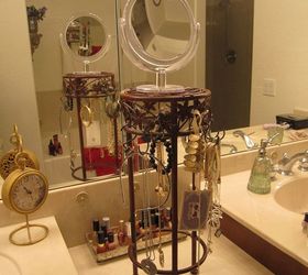 23 surprising uses for curtain rings, Organize accessories on a wire frame