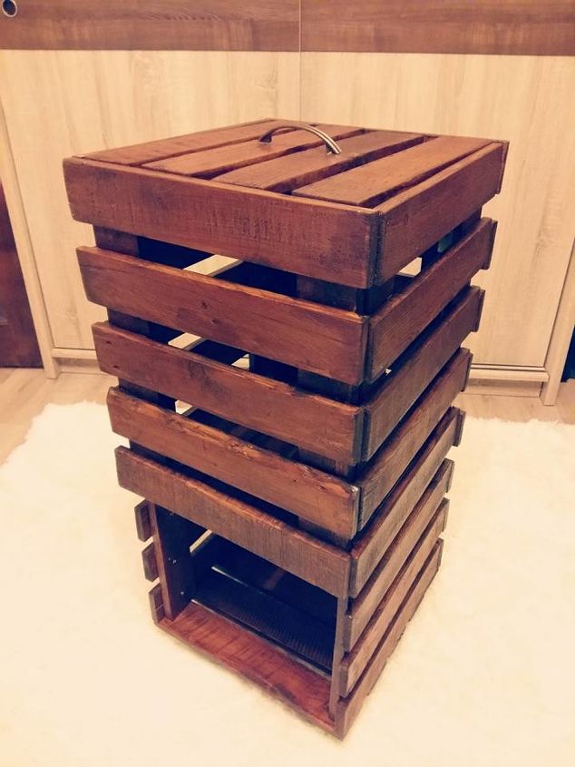 30 stylish update ideas you ll want to use for your bedroom, Turn pallet planks into a laundry hamper