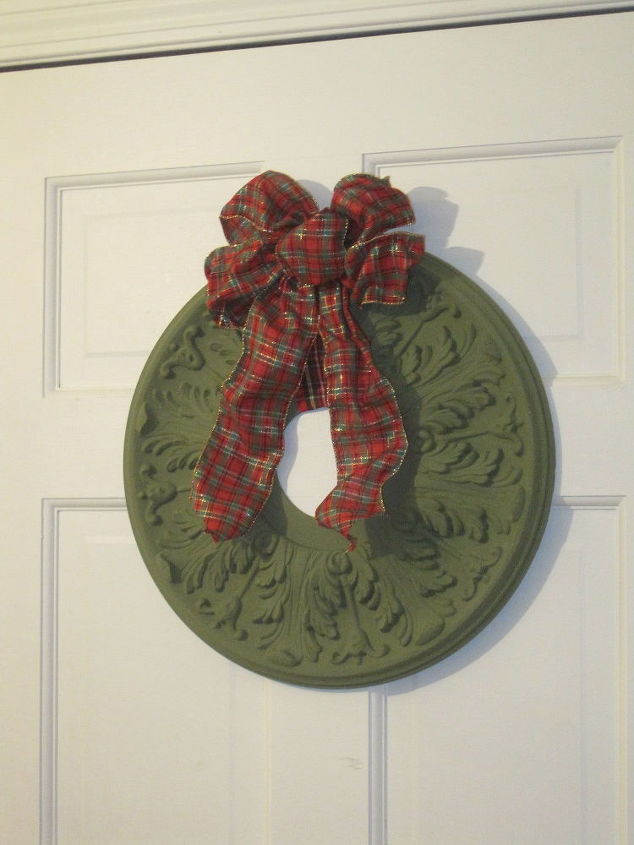s 31 fabulous wreath ideas that will make your neighbors smile, Upcycle A Medallion With Americana Paint