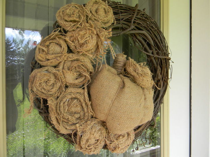 30 ideias fabulosas de coroas de flores que faro seus vizinhos sorrirem, Guirlanda de outono de serapilheira