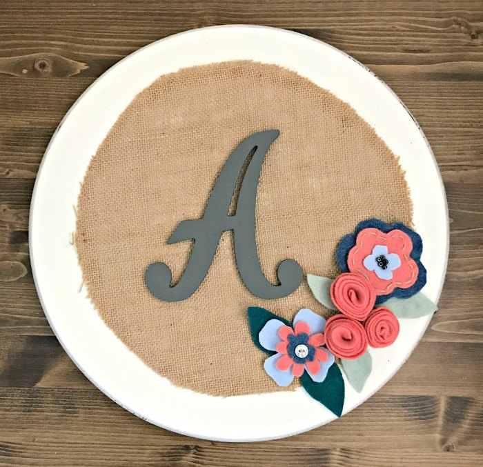 12 pretty ideas for a diy burlap sign or wreath with initial