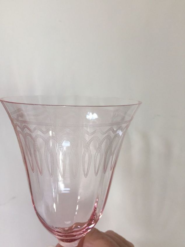 q does anyone know the identity of this crystal glass