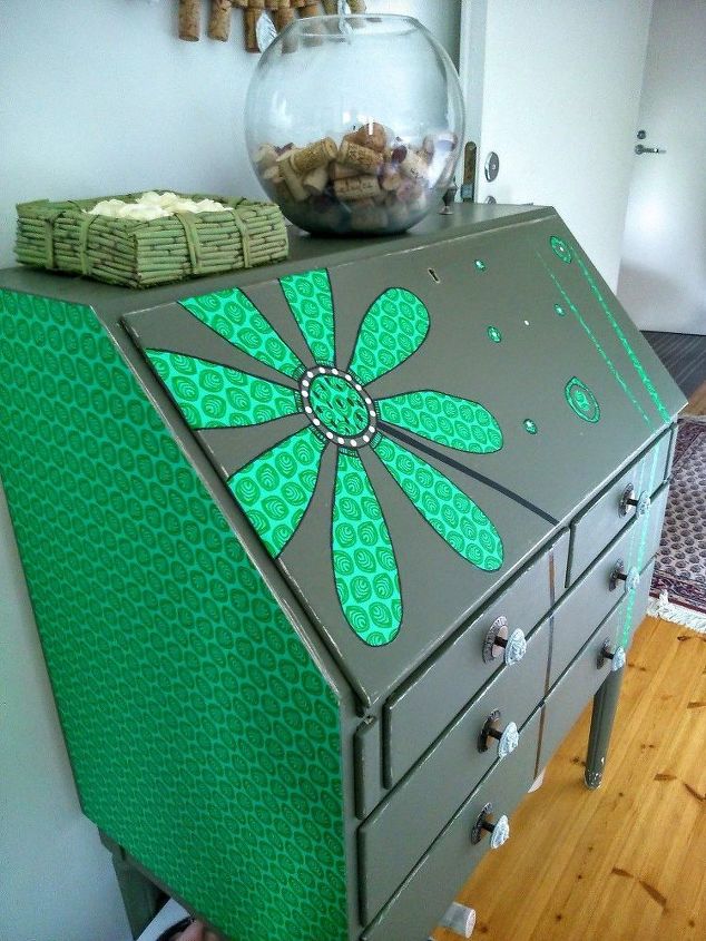 31 amazing furniture flips you have to see to believe, Add some vibrant and retro colors and shapes