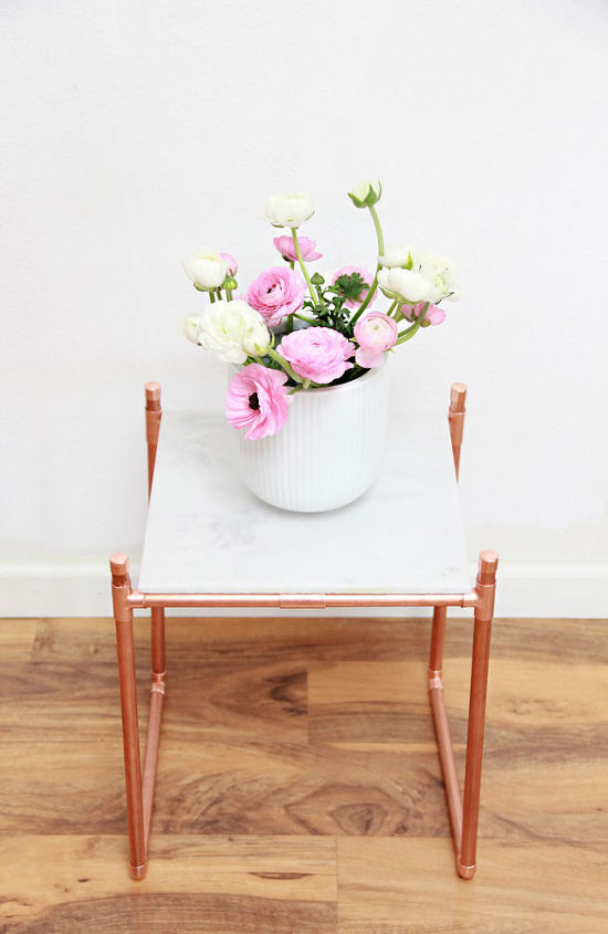 30 stunning ways to display your plants, Bend Copper Pipe Into a Shining Plant Stand