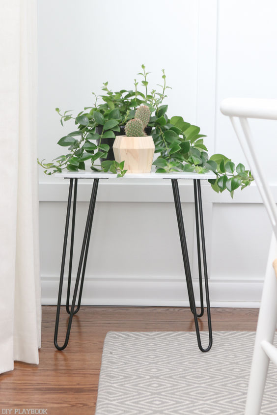 30 stunning ways to display your plants, Reuse A Square Of Tile